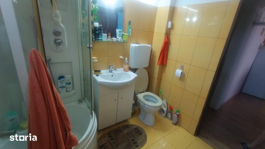 Casă cu 5 camere cu Teren 250 Mp în Cernele