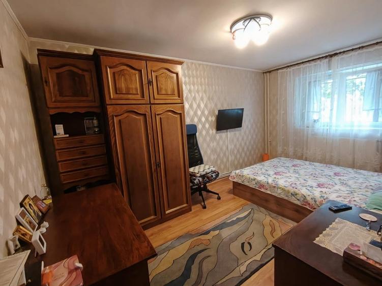 Apartament cu 5 camere decomandat, mobilat în Central