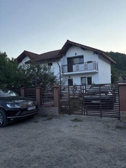 Casă cu 3 camere în Racovița