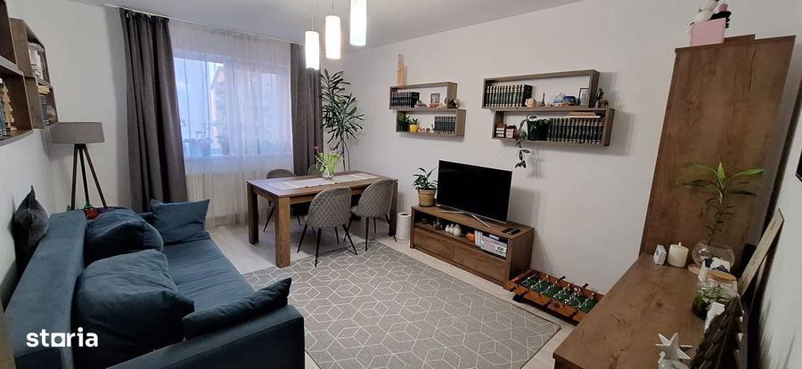 Apartament cu 3 camere decomandat în Turnișor