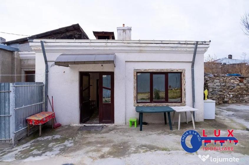 Casă cu 2 camere cu Teren 250 Mp în Central