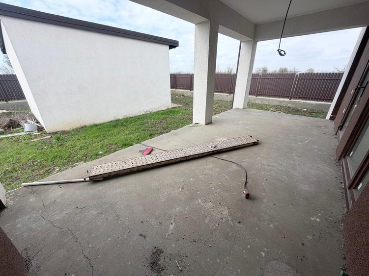 Casă individuală cu 5 camere cu Teren 492 Mp în Exterior Sud