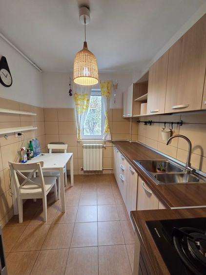 Apartament cu 3 camere semidecomandat în Nord