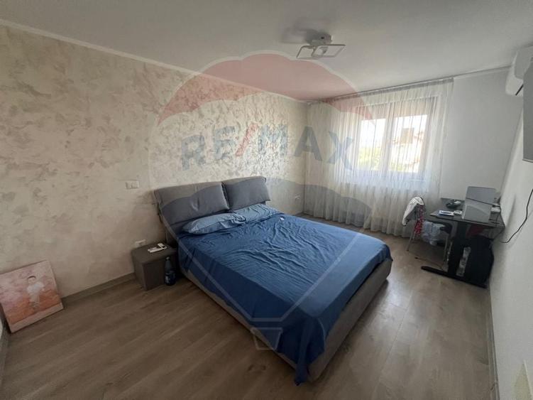 Casă individuală cu 4 camere cu Canalizare în Sud-Est