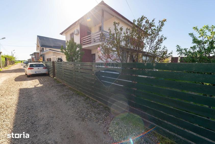 Casă cu 5 camere cu Teren 300 Mp în Joița