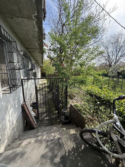 Ap 3 camere - rezultat din alipirea a 2 garsoniere - 62 mp - parter - 22