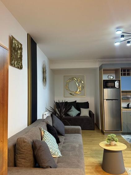 Apartament cu 3 camere decomandat în Exterior Vest