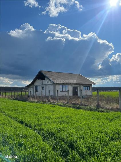 Casă cu 3 camere cu Teren 4600 Mp în Husasău de Tinca