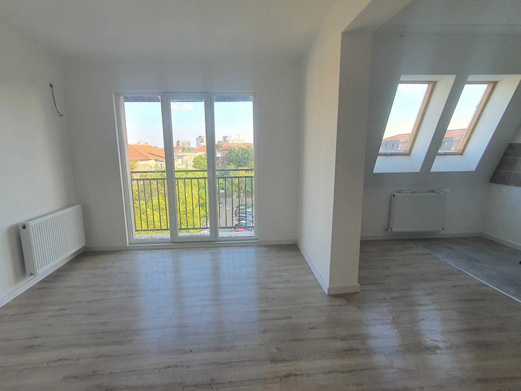 Apartament cu 3 camere decomandat în Aradului