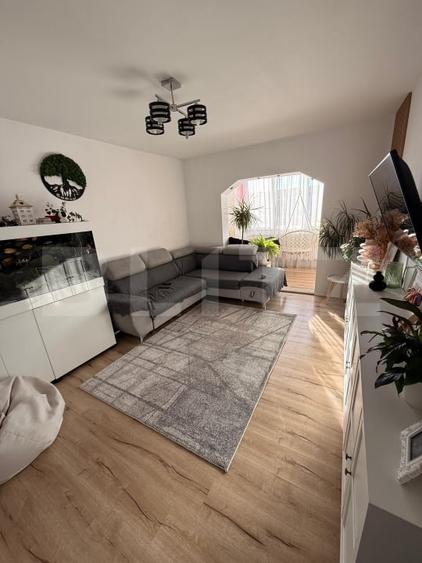 Apartament cu 3 camere decomandat, mobilat în Tractorul