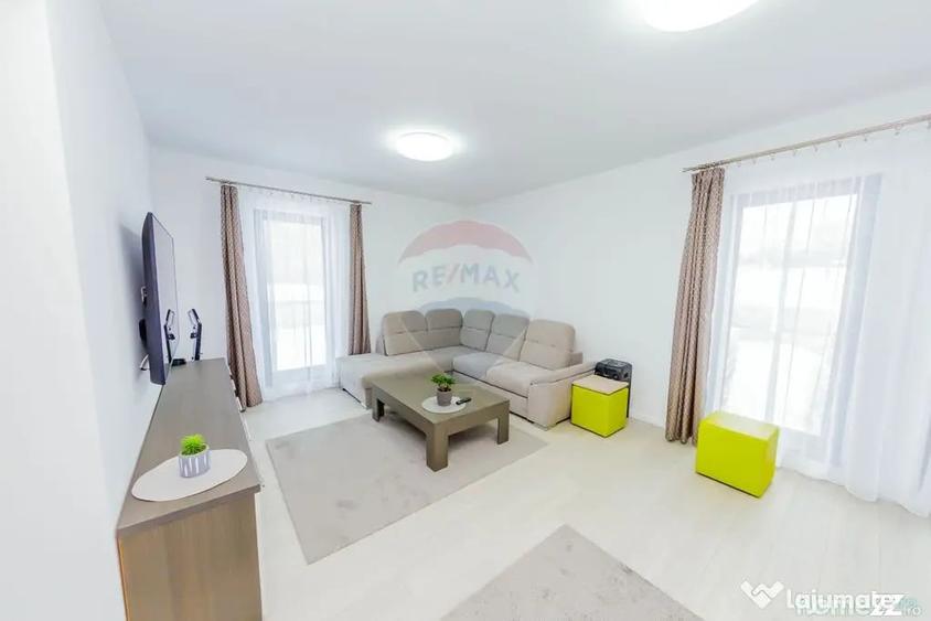 Casă cu 7 camere cu Teren 892 Mp în Est