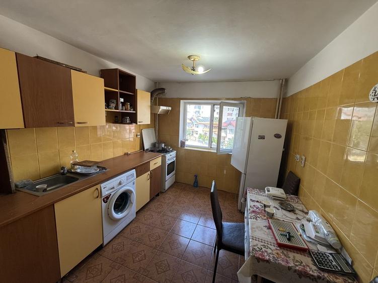 Apartament cu 3 camere decomandat, mobilat în Tomis Nord