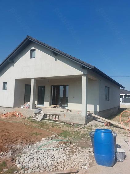 Casă cu 3 camere cu Teren 500 Mp în Sântandrei