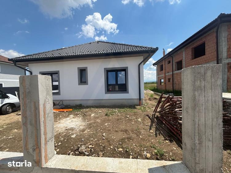 Casă cu 4 camere cu Teren 430 Mp în Cristian