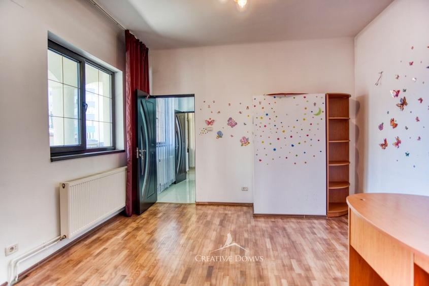 Apartament cu 3 camere semidecomandat în Sebastian