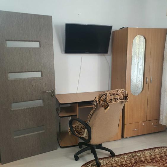 Apartament cu 2 camere semidecomandat în Crâng