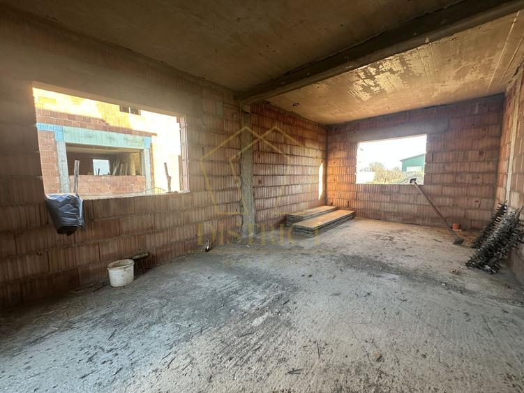 Duplex cu 5 camere cu Teren 365 Mp în Urseni