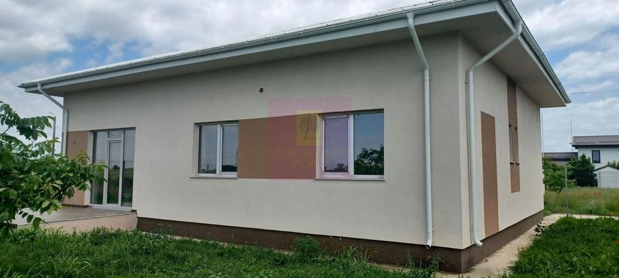 Casă individuală cu 4 camere cu Canalizare în Gulia