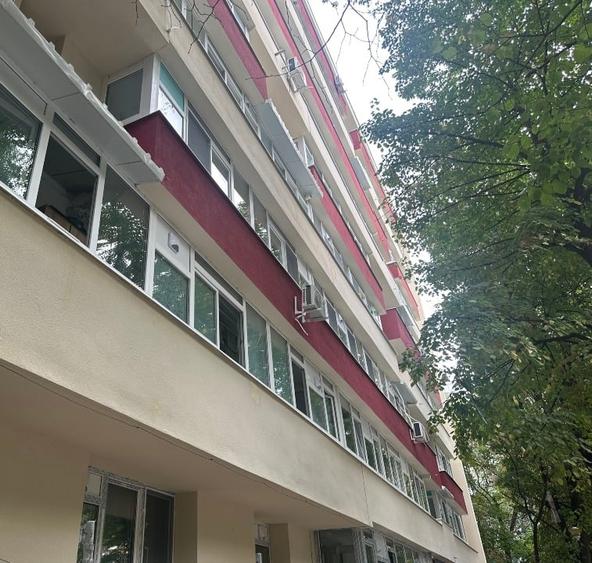 Apartament cu 2 camere semidecomandat în Berceni