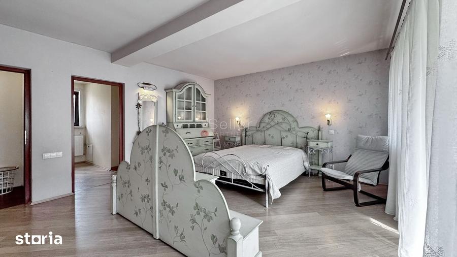 Casă cu 8 camere cu Teren 280 Mp în Central