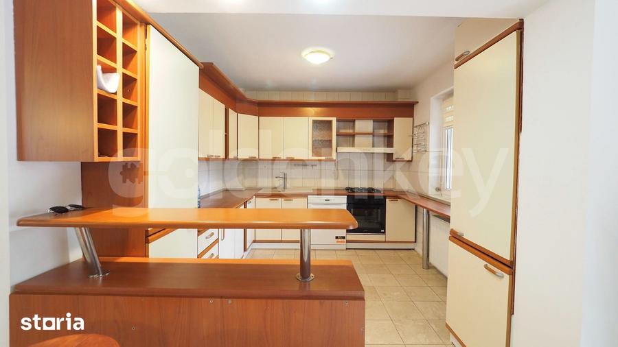 Casă cu 5 camere cu Teren 180 Mp în Băneasa