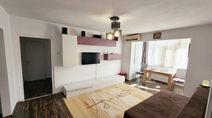 Apartament cu 3 camere, mobilat în Tomis Nord