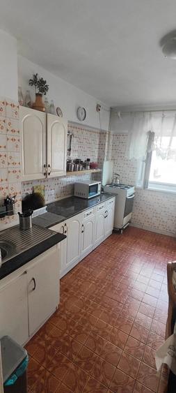 Apartament cu 4 camere decomandat în Grivița