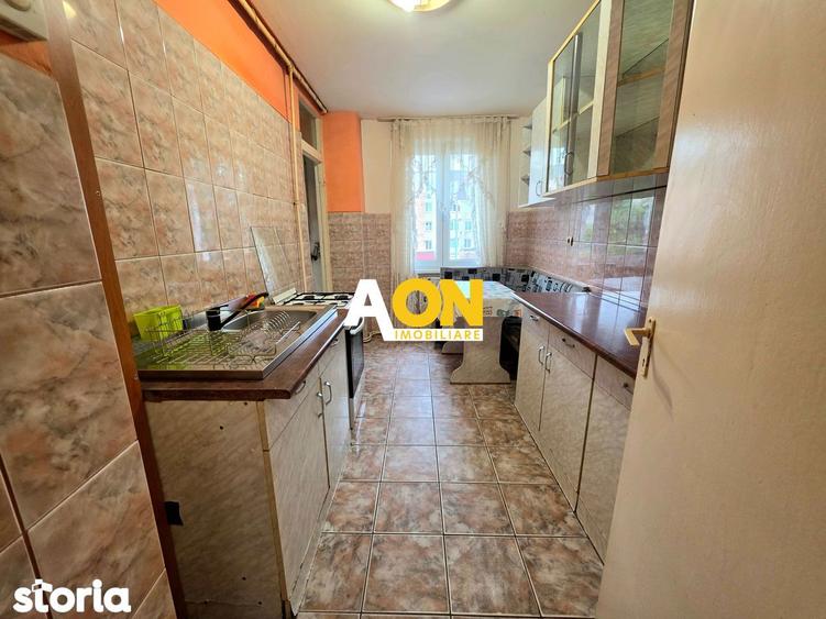 Apartament cu 3 camere decomandat în Cetate