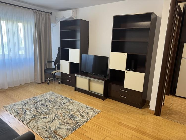 Garsonieră decomandată în Central
