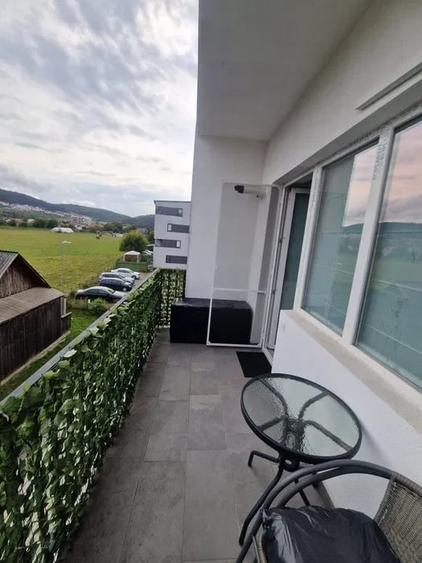 Apartament cu 3 camere  de 55mp plus balcon 6mp , zona : Floresti Tineretului - 7