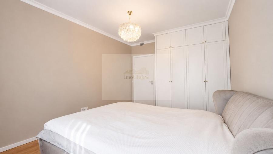 Apartament cu 3 camere semidecomandat, mobilat în Semicentral