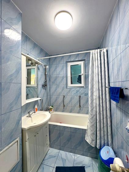 Apartament cu 3 camere semidecomandat în Titan