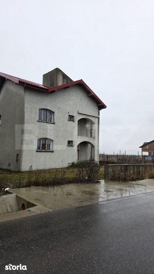 Casă cu 10 camere cu Teren 1200 Mp în Micro 3