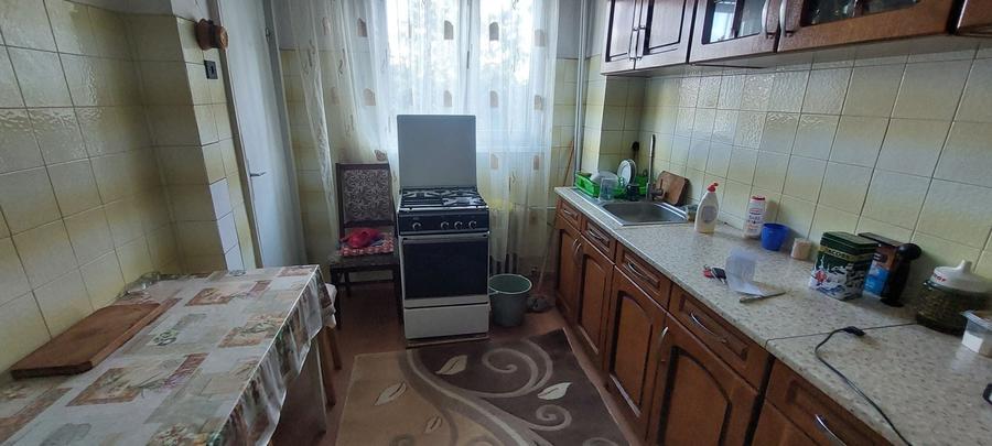 Inchiriez apartament cu 3 camere - 1