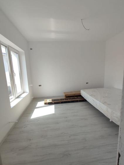 Duplex cu 3 camere cu Canalizare în Nord-Est