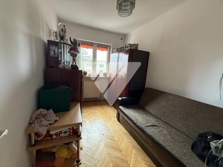 Apartament cu 3 camere decomandat, mobilat în Valea Aurie