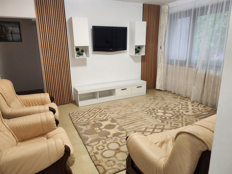 Apartament cu 3 camere semidecomandat în Cantemir