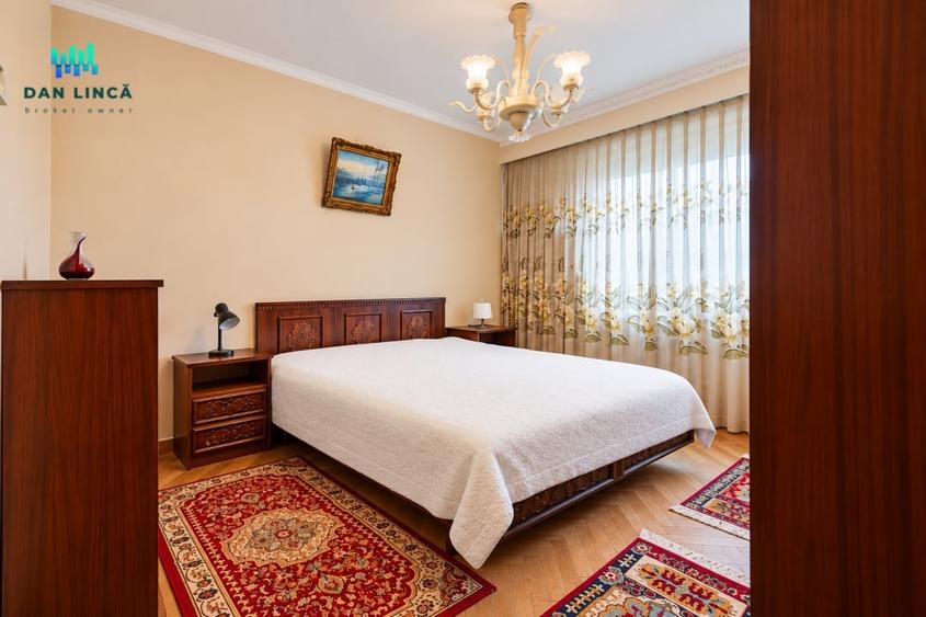 Apartament cu 4 camere decomandat în Central