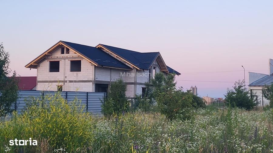 Casa cu etaj ?i anexa cu beci Dumbraveni, Suceava