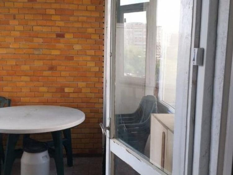 Apartament cu 3 camere decomandat în Obor