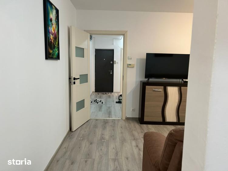 Apartament cu 3 camere decomandat în Hărmanului