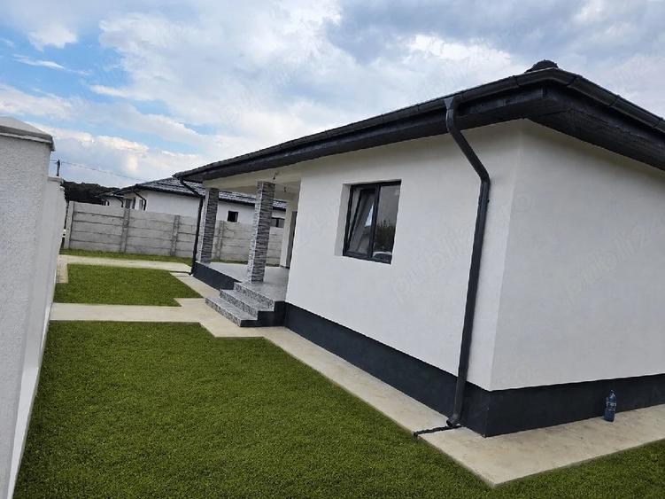 Casă cu 3 camere cu Teren 465 Mp în Domnești
