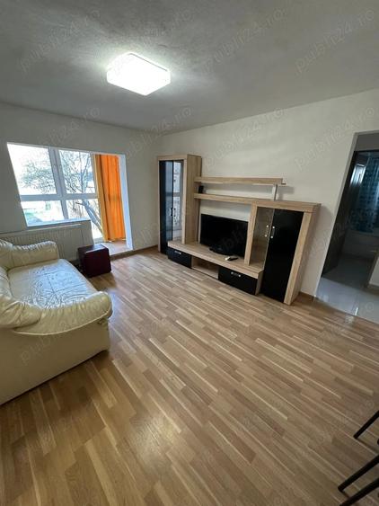 Apartament cu 2 camere semidecomandat, mobilat în Soarelui