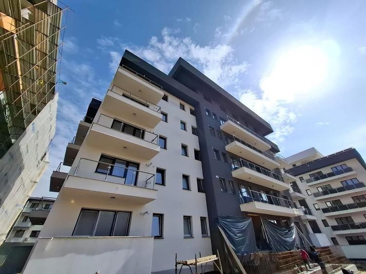 Apartament cu 4 camere decomandat în Balciu