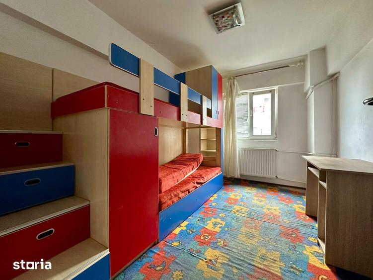 Apartament cu 3 camere decomandat în Drumul Taberei