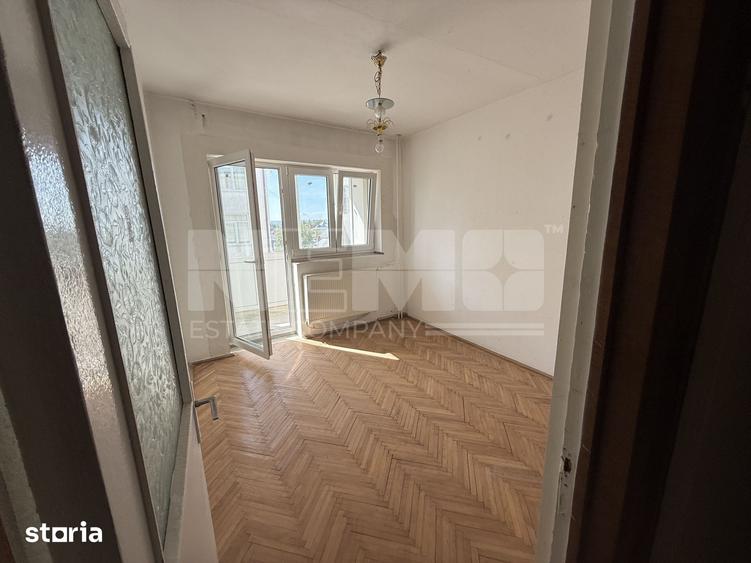 Apartament cu 4 camere decomandat în Central