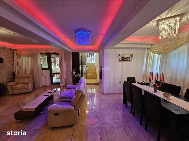 Vila lux 5 camere cu gradina superba centru Domnesti