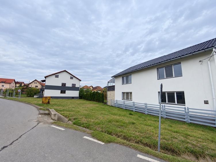 Duplex cu 5 camere cu Canalizare în Copăceni
