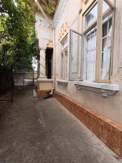 Casă individuală cu 3 camere cu Canalizare în Central