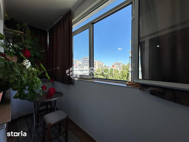 Apartament cu 4 camere decomandat în Nicolina